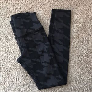 Alo Yoga Checker High-Waisted Yoga Leggings